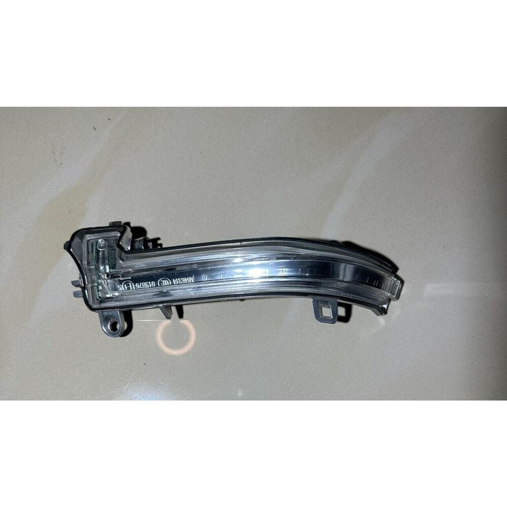 BMW F22 F30 F32 F36 RIGHT PASSENGER SIDE DOOR MIRROR SIGNAL TURN INDICATOR OEM *